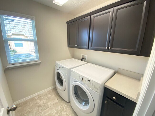Foto del edificio - WINDERMERE TRAILS - 3BR/2.5BA PLUS DEN - W...