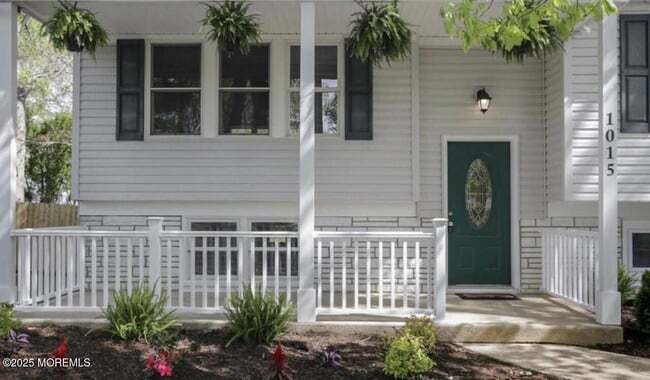 Building Photo - 1015 Zircon Dr