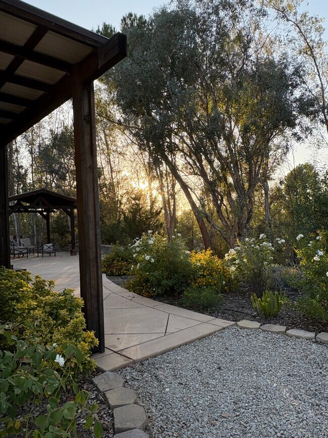 Foto del edificio - 35635 Glenoaks Rd