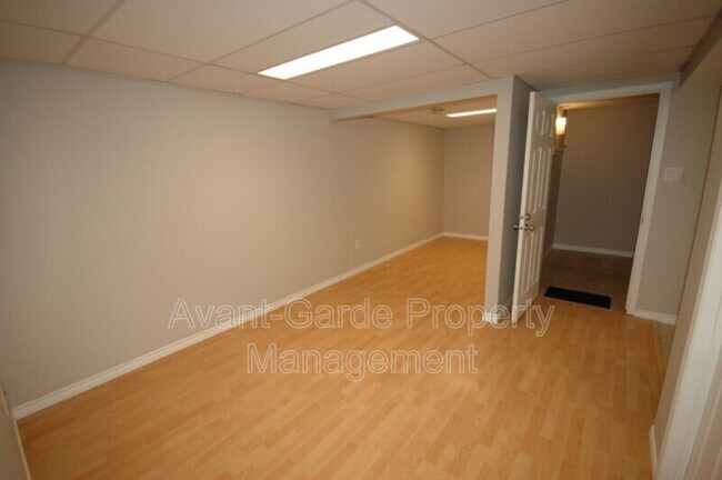 Photo du bâtiment - 16419-16105 105 Ave NW