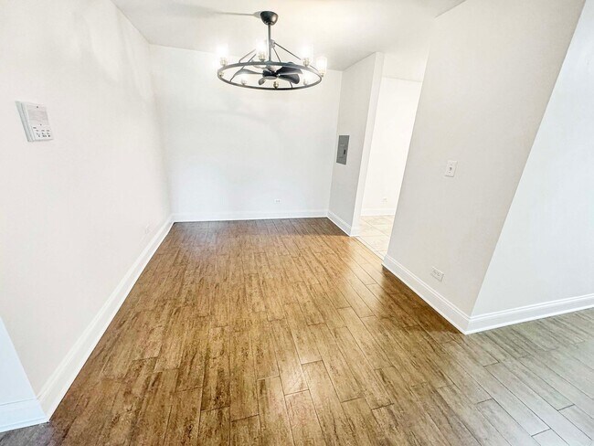 Building Photo - 1465 N Winslowe Dr