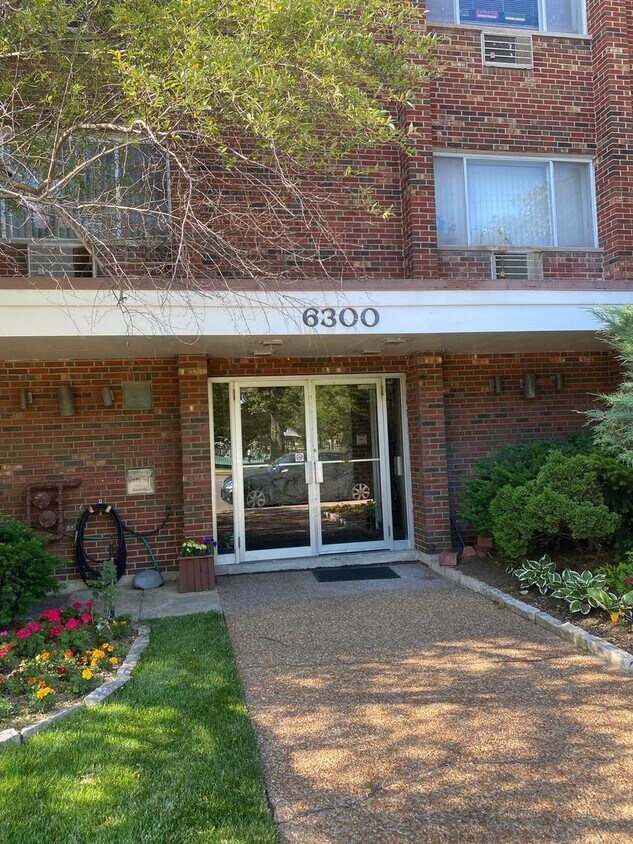 Primary Photo - 6300 W Irving Park Rd
