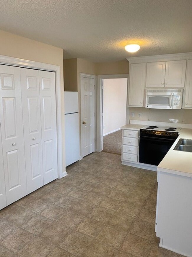 Building Photo - Jayne Lane Duplexes - Bldg 1