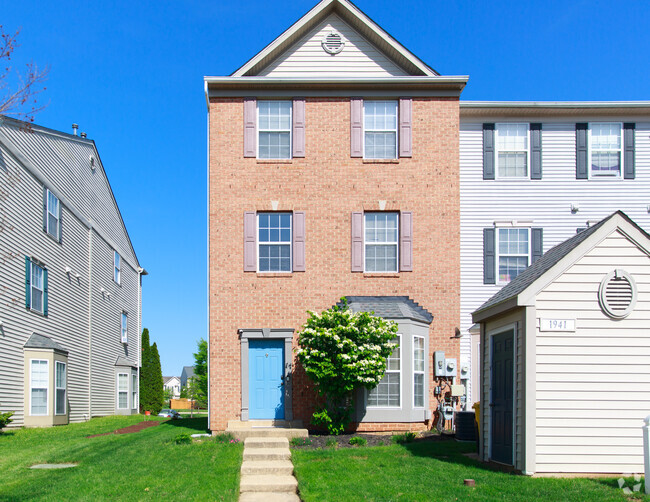 Building Photo - 1941 Camelia Ct