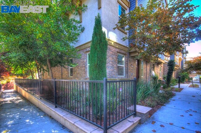 Foto del edificio - 3979 Clare St