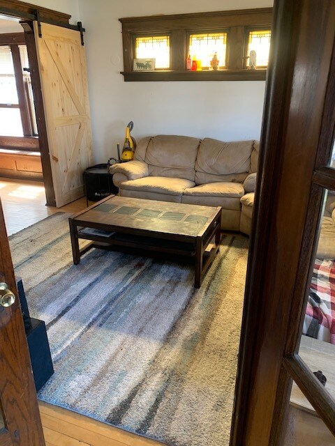 Foto del edificio - 3360 N Oakland Ave