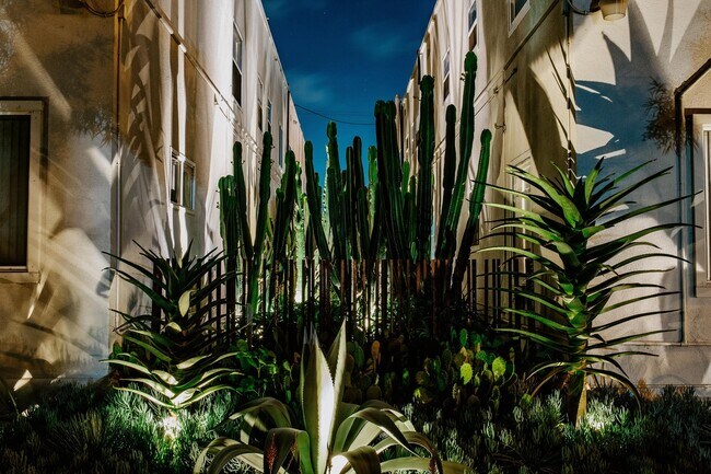 Foto del edificio - Charming Studio Apartment in Vibrant Barri...