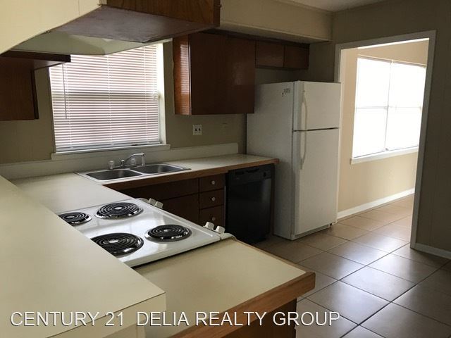 Building Photo - 3 br, 2 bath House - 1108 Meadowbrook St.