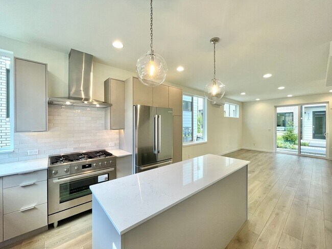 Building Photo - Brandnew Townhome for rent