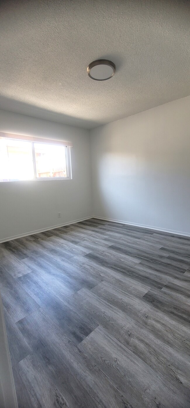 Building Photo - 14925 Larch Ave
