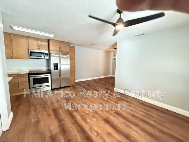 Foto del edificio - 2809 Marconi St