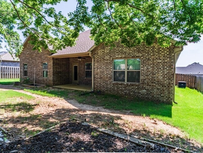 Building Photo - 3602 SW Brittany Rd