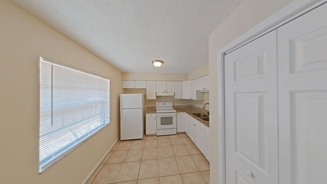 Photo - E Poinsettia Ave 921 - TA1 Apartment