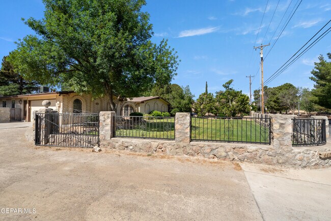 Building Photo - 462 Mulberry Ave