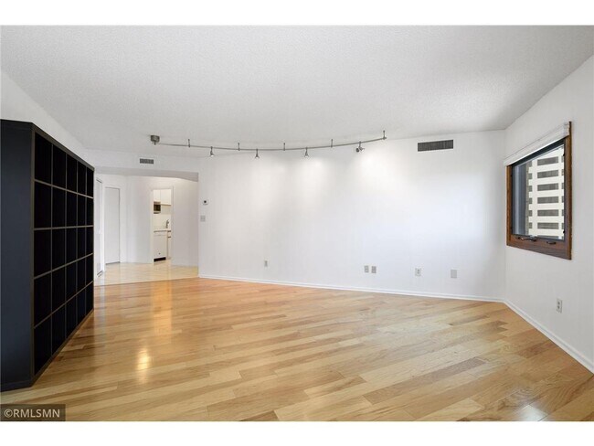 Building Photo - 1225 Lasalle Ave