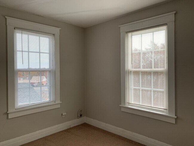 Foto del edificio - 106 Yeardley Ave