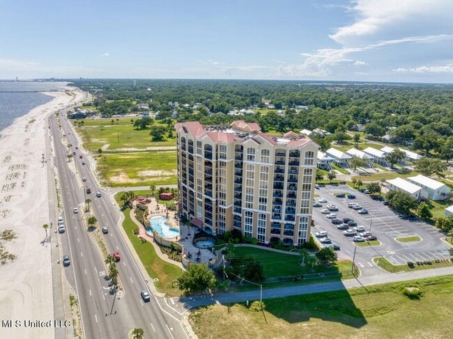 Building Photo - 1200 Beach Dr