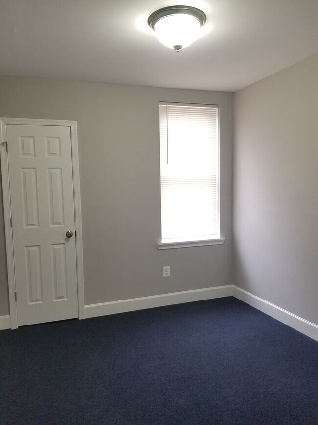 Foto del edificio - Baltimore - 3 Bedrooms and 1.5 baths Available!