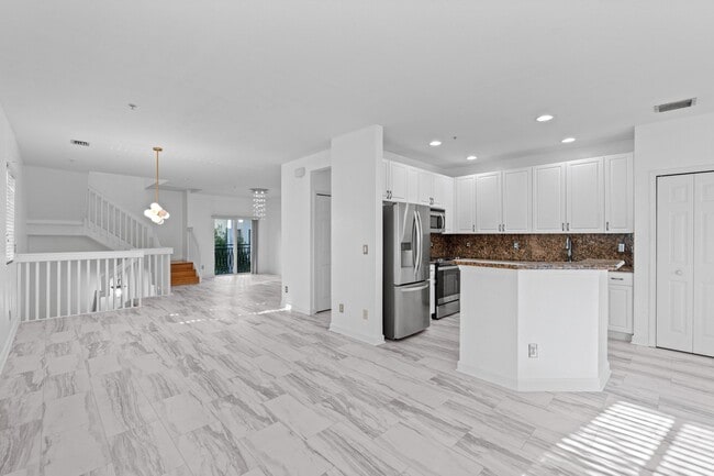 Foto del edificio - 1200 Coastal Bay Blvd