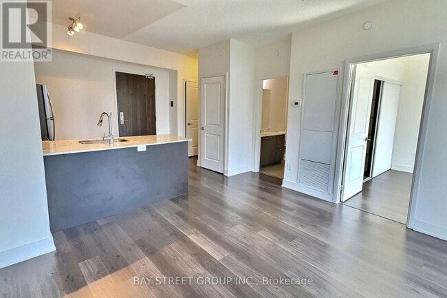 Photo du bâtiment - 88-1488 Sheppard Ave E
