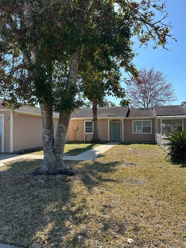 Foto del edificio - 508 Chateau Cir