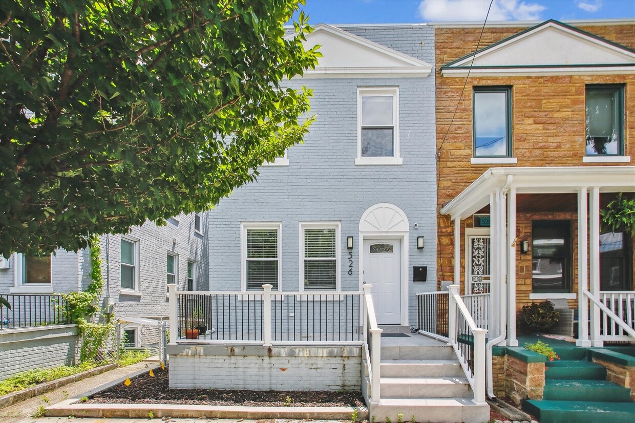 Photo - 526 Roxboro Pl NW (Washington, DC)