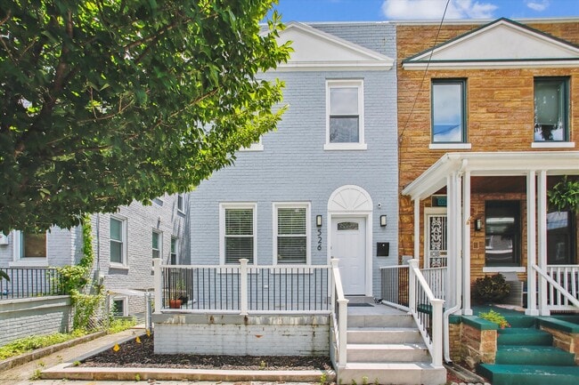 Photo - 526 Roxboro Pl NW Townhome