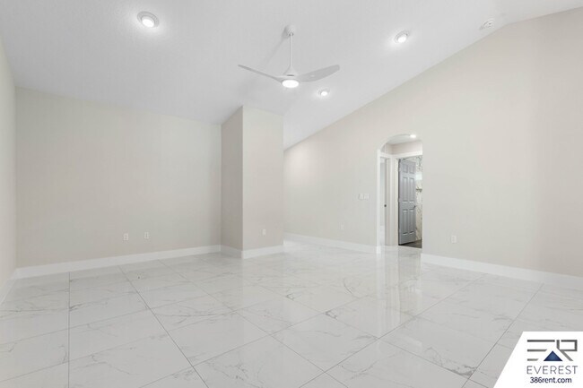 Building Photo - 12 Lloret Pl