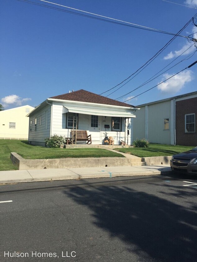 Primary Photo - 2 br, 1 bath House - 250 S. Franklin Street