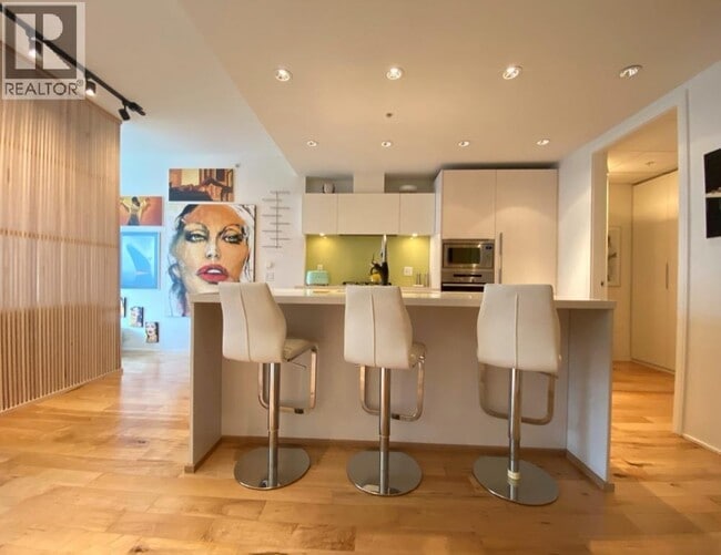 Building Photo - 1661 Ontario St