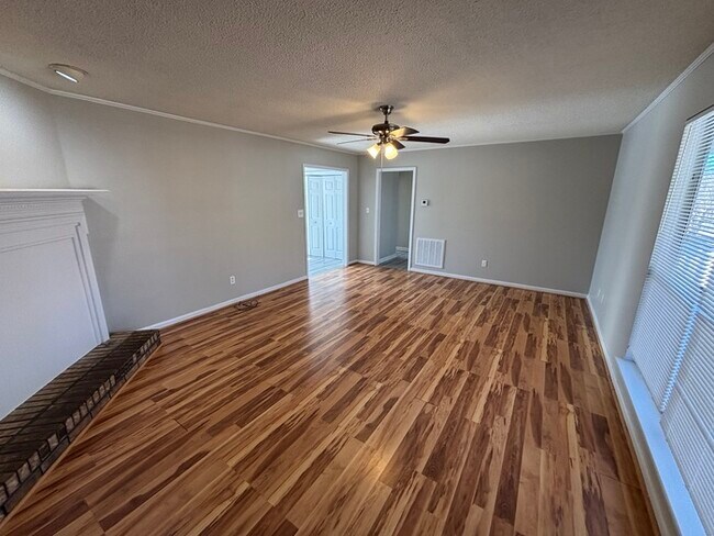 Foto del edificio - 8429 Lanewood Cir