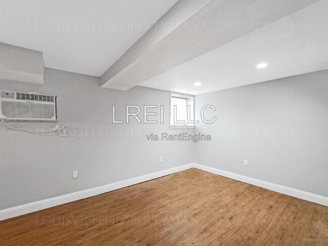 Foto del edificio - 1035 Baxter Ave