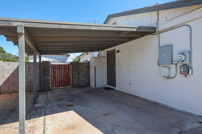 Building Photo - 400 W Fairview St