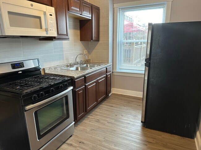 Foto del edificio - 4054 W Dickens Ave