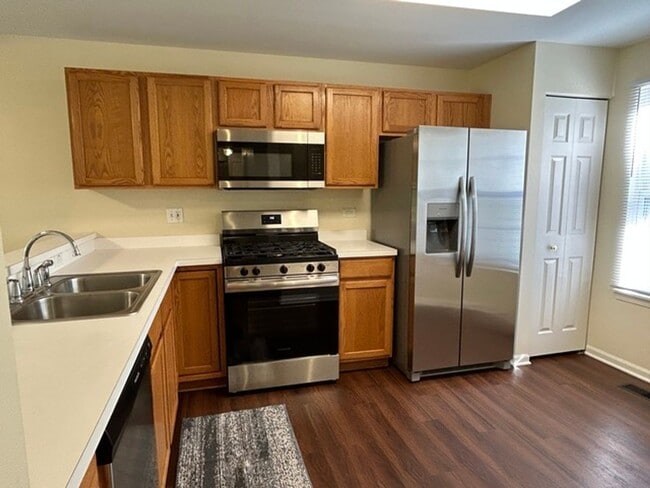 Foto del edificio - **MOVE IN BY DECEMBER 1ST AND RECEIVE FREE JANUARY RENT!**