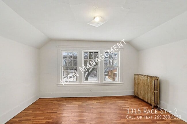 Building Photo - 1315 Race St