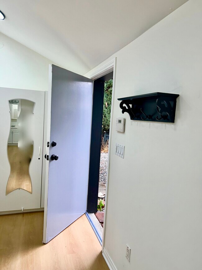 Entrada - 17630 Cantara St