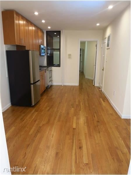 Primary Photo - 225 E 85th St