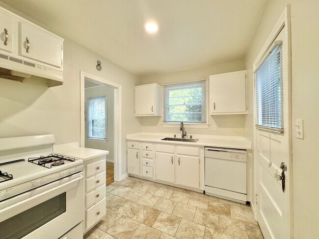 Photo - 2615 E Street Apartment