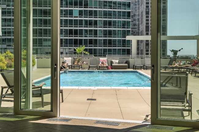 Foto del edificio - 340 E Ohio St