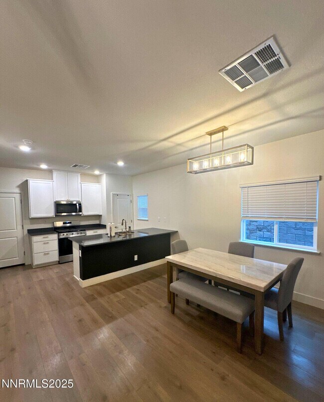 Foto del edificio - 1243 Cedarhaven Ct