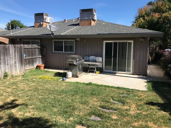 Patio interior - 10178 Crawford Way