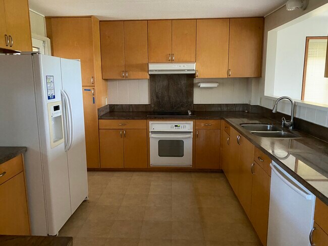 Building Photo - 589 Pio Dr