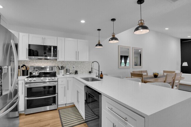 Building Photo - 4180 Landar Dr N