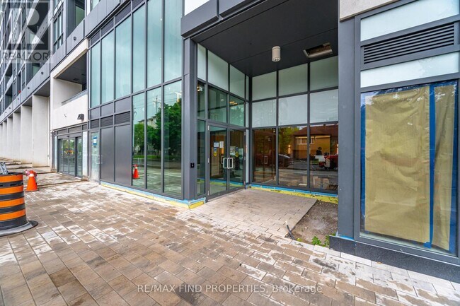 Building Photo - 6 Greenbriar Rd