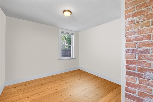 Building Photo - 9 Hodges Ct