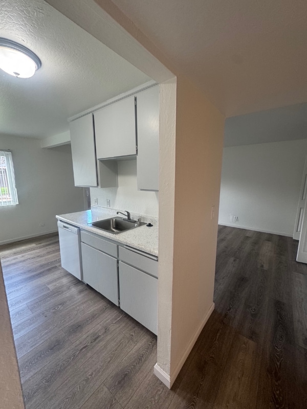 Building Photo - 625 S Madera Ave