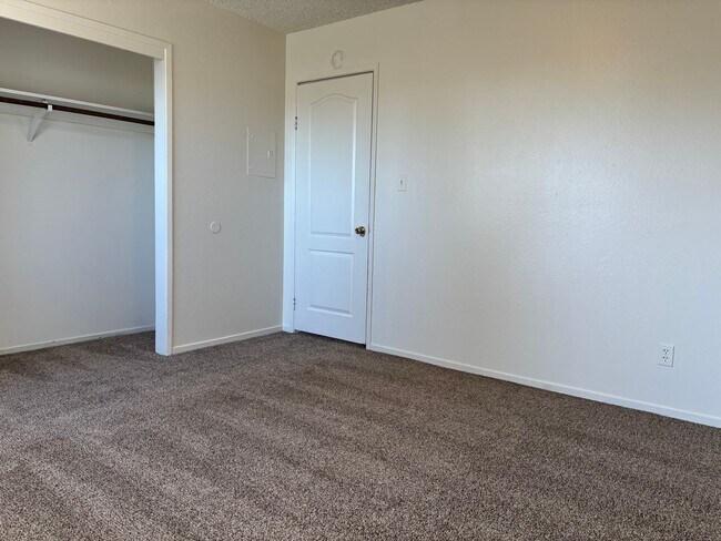 Building Photo - 4253 N Bengston Ave