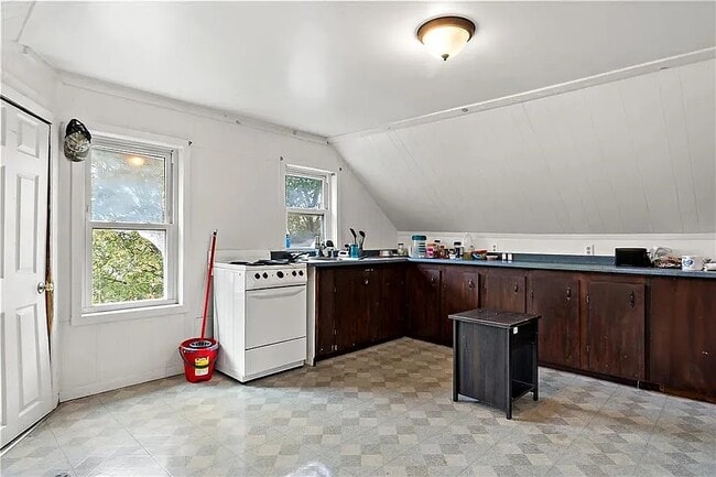 Building Photo - 102 Francis Ave