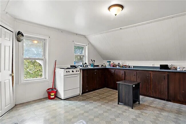 Foto del edificio - 102 Francis Ave